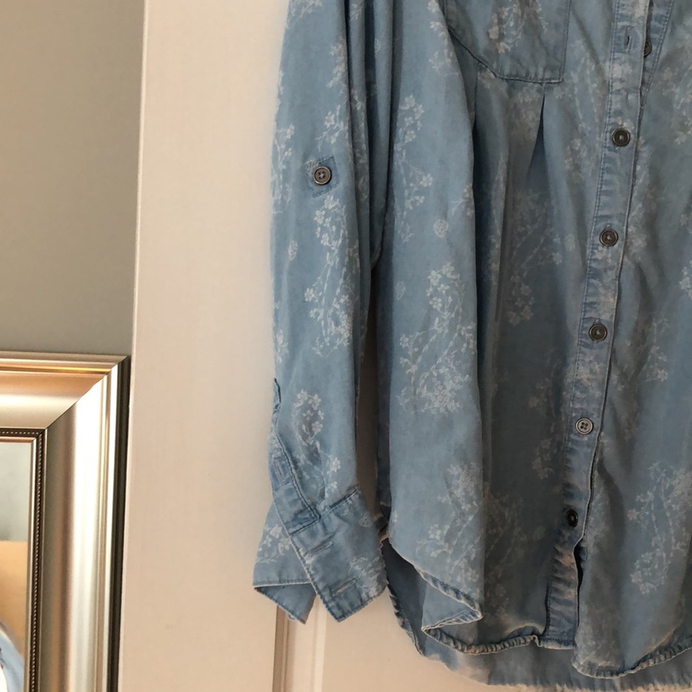 Button down - Picture 2 of 3